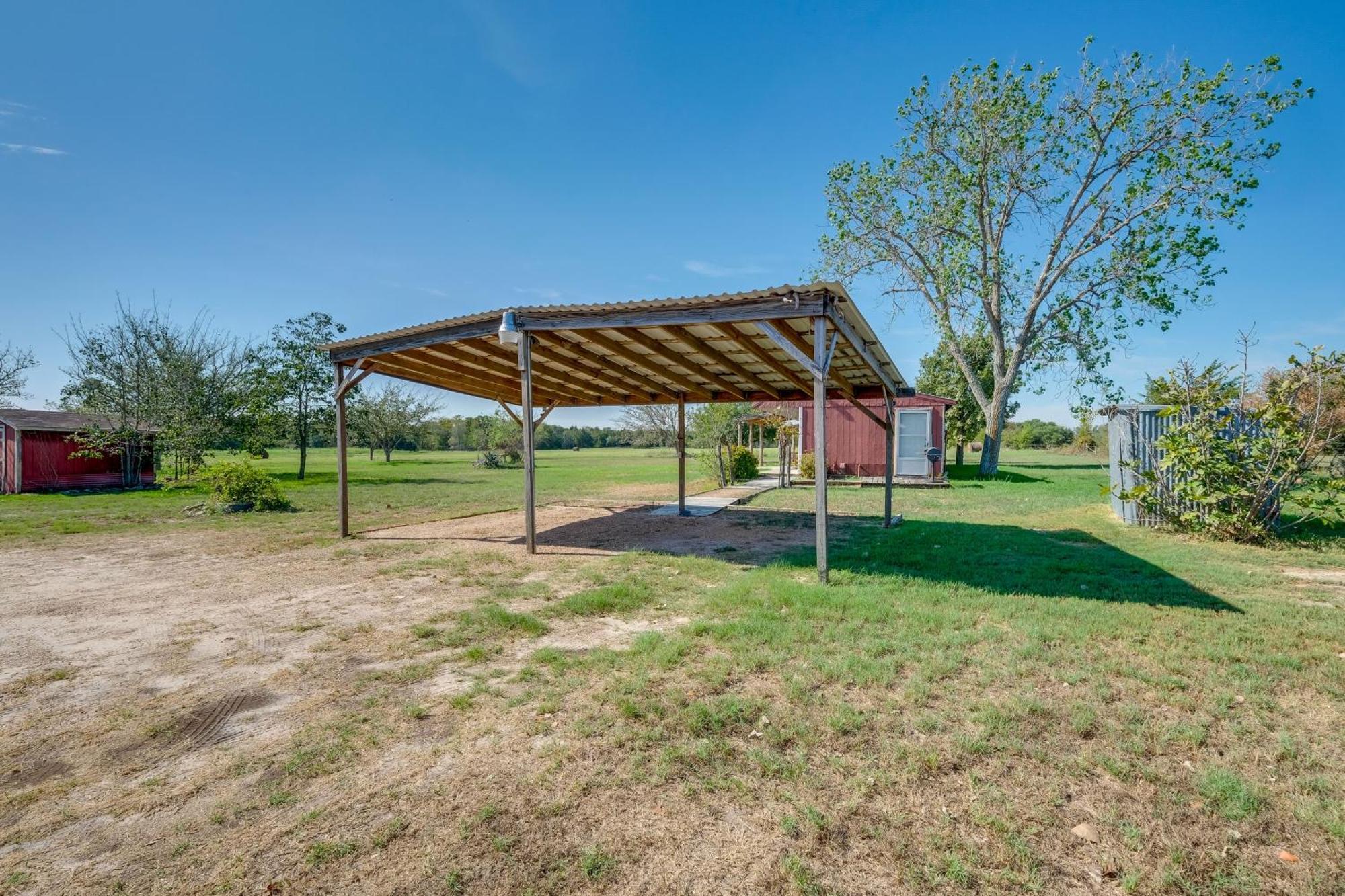 Delightful Carmine Studio On Farm Near Round Top! Eksteriør billede